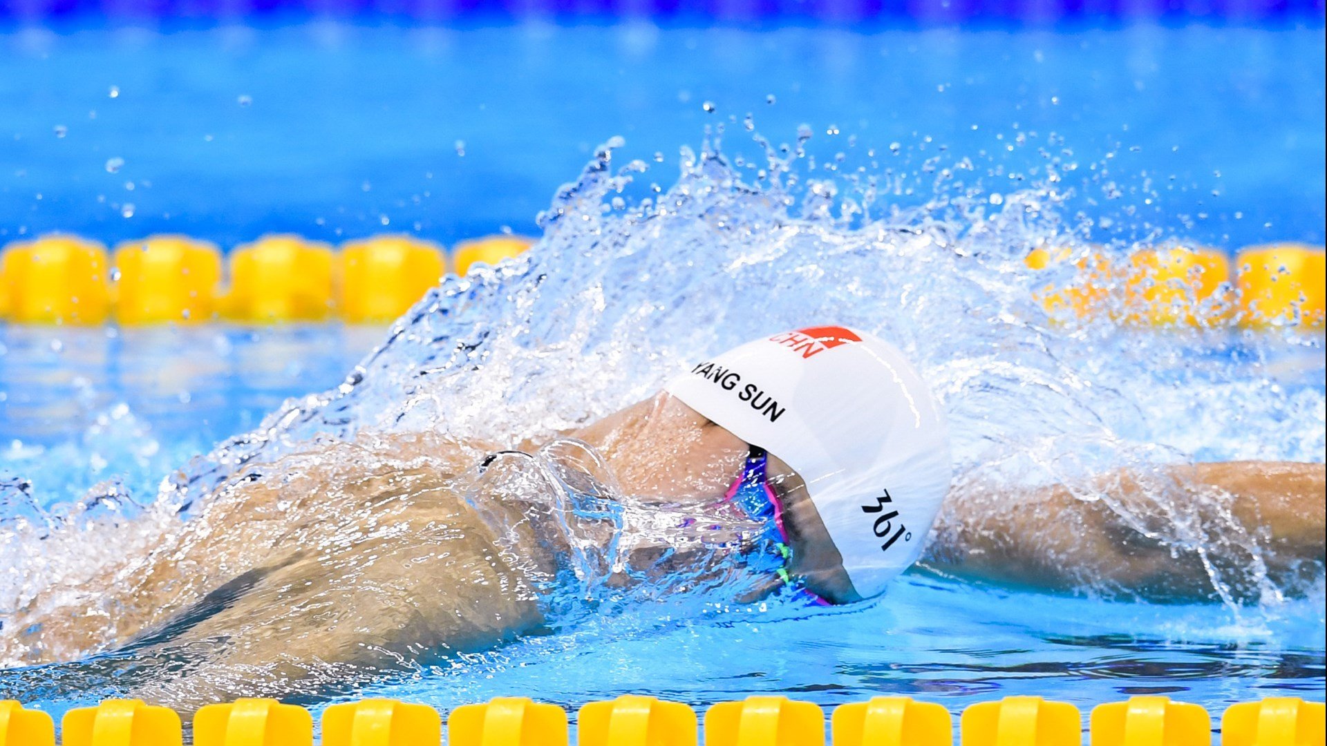 浓眉状态火热连续封盖成为湖人内线屏障，湖人浓眉打什么位置