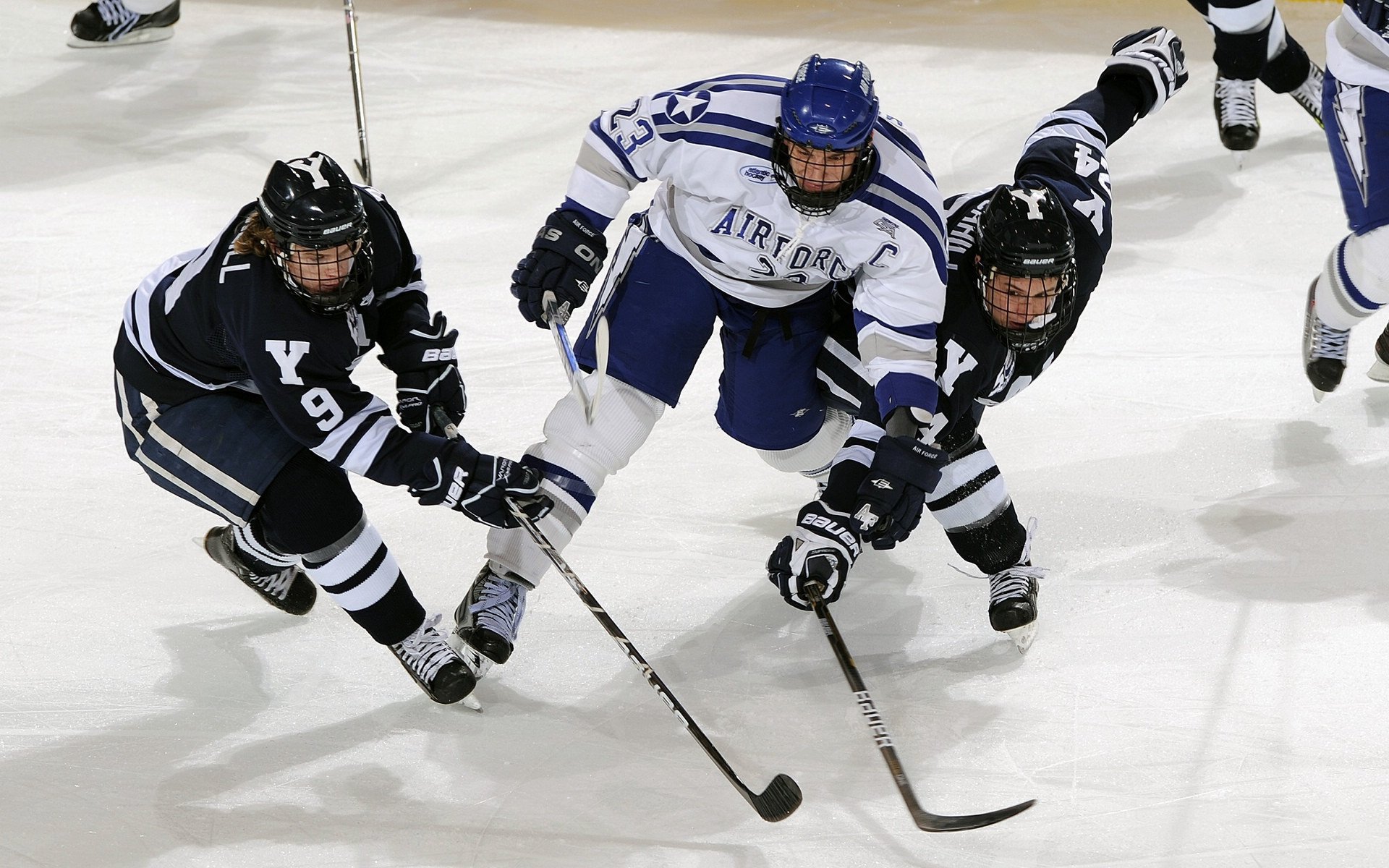 足球运动在年轻群体中的影响力持续扩大，社会认同感增强，论青少年足球发展的重要性